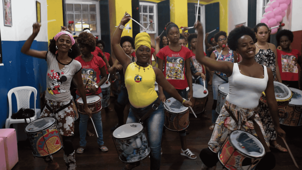alt"dida-banda-femenina"