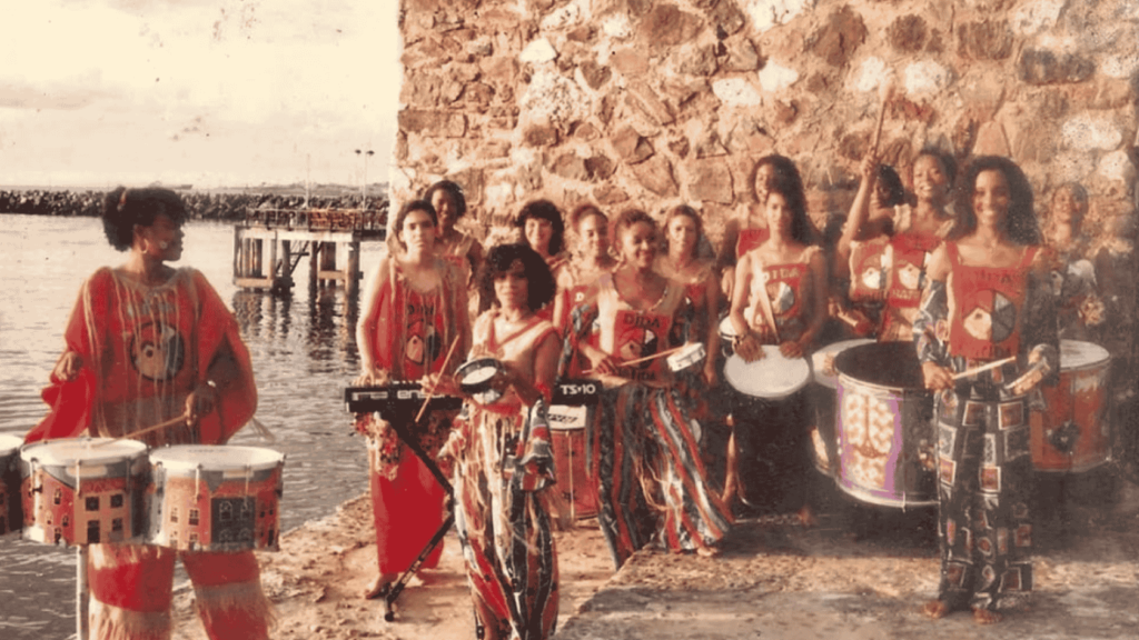 alt"dida-banda-femenina"